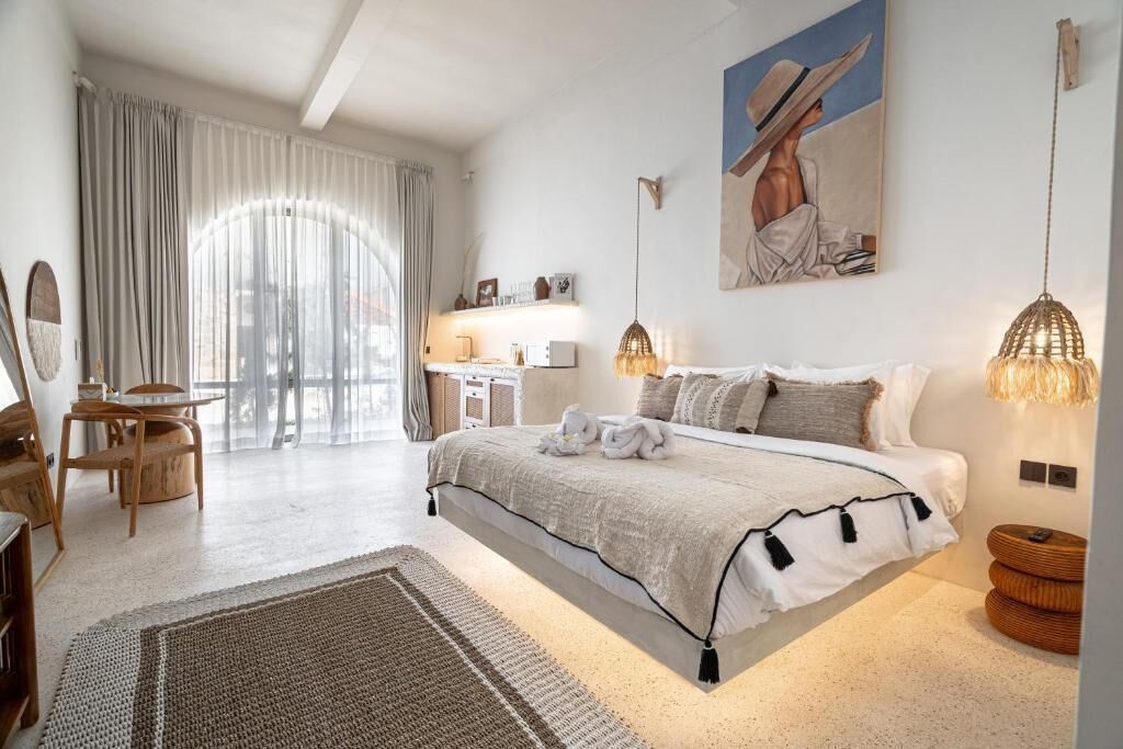 In-room safe, free WiFi, bed sheets