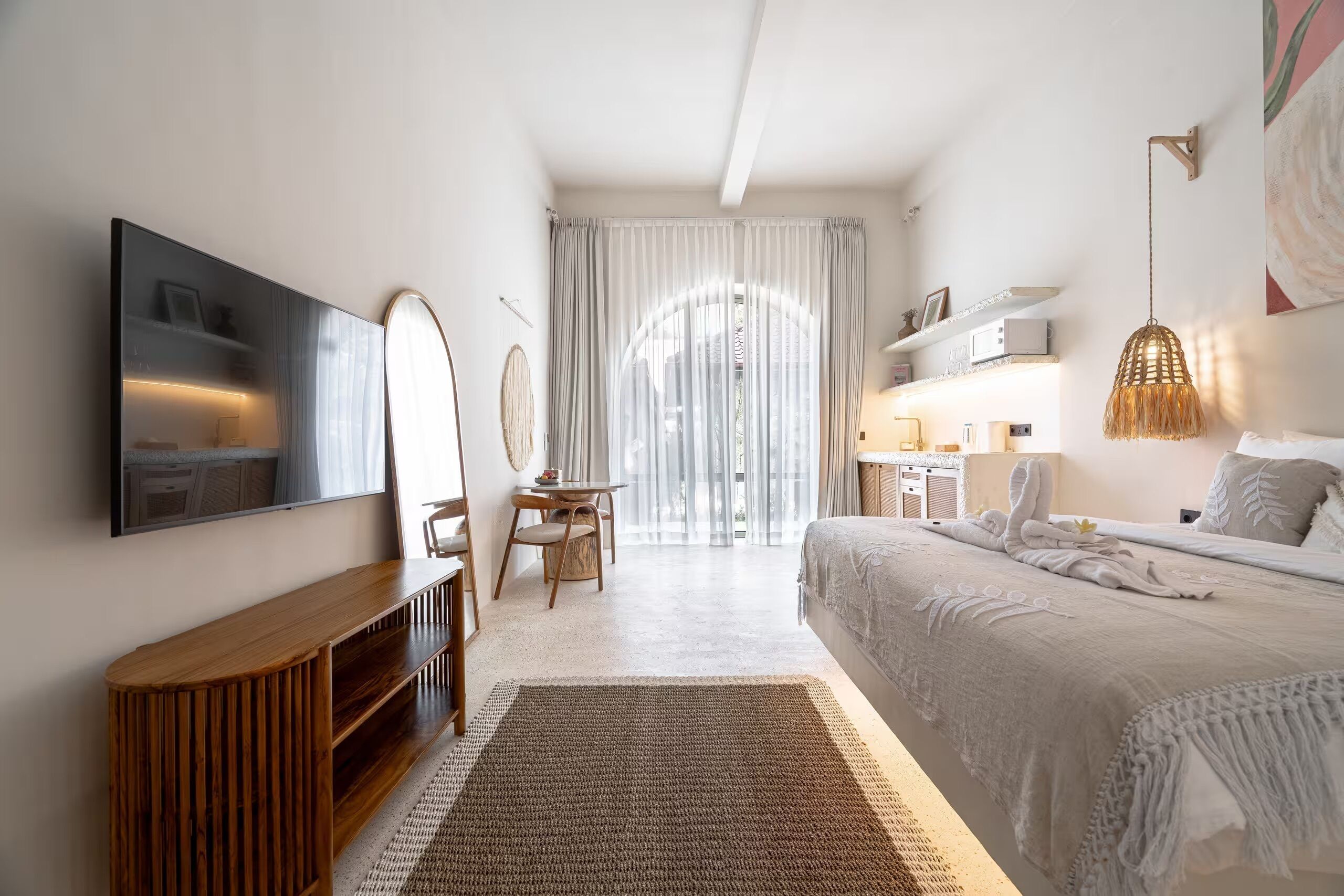 In-room safe, free WiFi, bed sheets