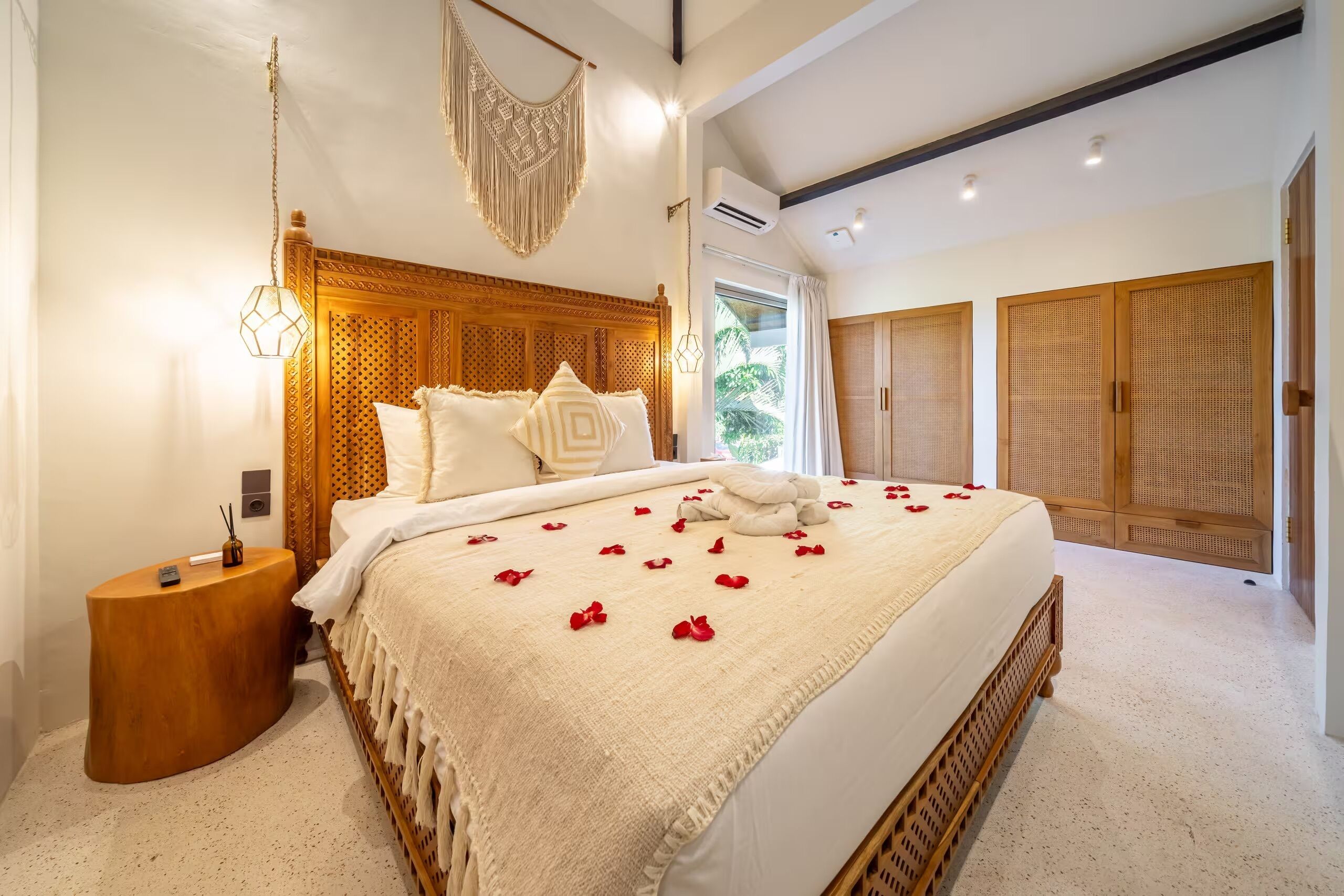 In-room safe, free WiFi, bed sheets