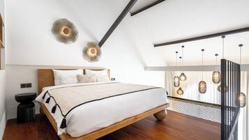 Exclusive Apartment, 2 Bedrooms, Courtyard View | In-room safe, free WiFi, bed sheets