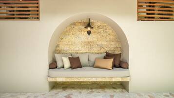 Deluxe Villa, 1 Bedroom, Patio, Courtyard View | Interior