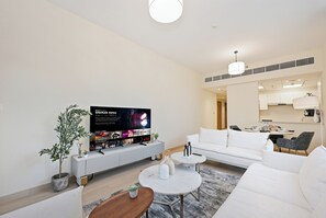 Apartment, Balkon, Kanalblick | Wohnbereich