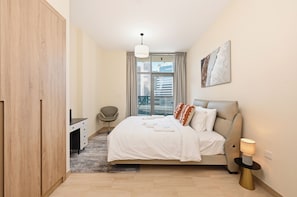 Apartment, Balkon, Kanalblick | Bügeleisen/Bügelbrett, kostenloses WLAN
