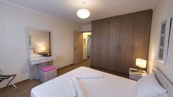 In-room safe, iron/ironing board, travel crib, WiFi (free)