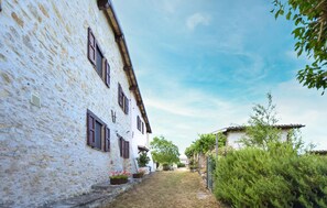 Property grounds - Stunning home in Sellano (Sellano)