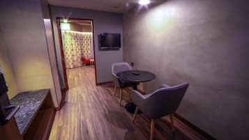 Junior Suite | Dining