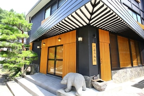 Exterior detail - Nozawa Onsen Nakajima Ryokan (Nozawaonsen)