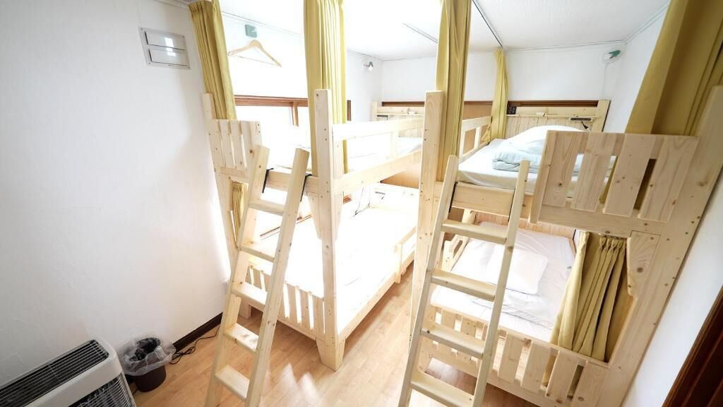 Shared Dormitory, Women only