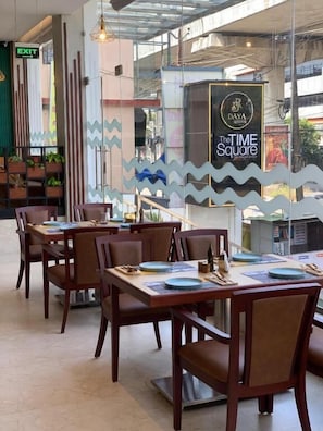 Outdoor dining - Daya by Renai (Kanayannur)