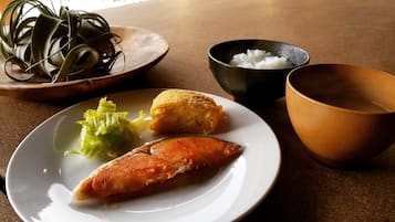 Alimentos y bebidas