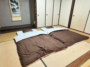 Room - 1st Inaka Away (Akiota)