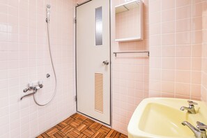 A bathroom with a shower, a sink, and a mirror. - Maisy's Ocean Garden (Naha)