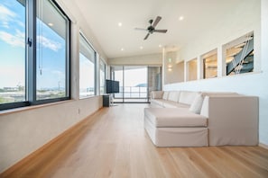 Living area - One's You Villa Awaji (Awaji)
