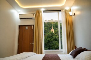 Quarto luxo, sacada | Wi-Fi de cortesia