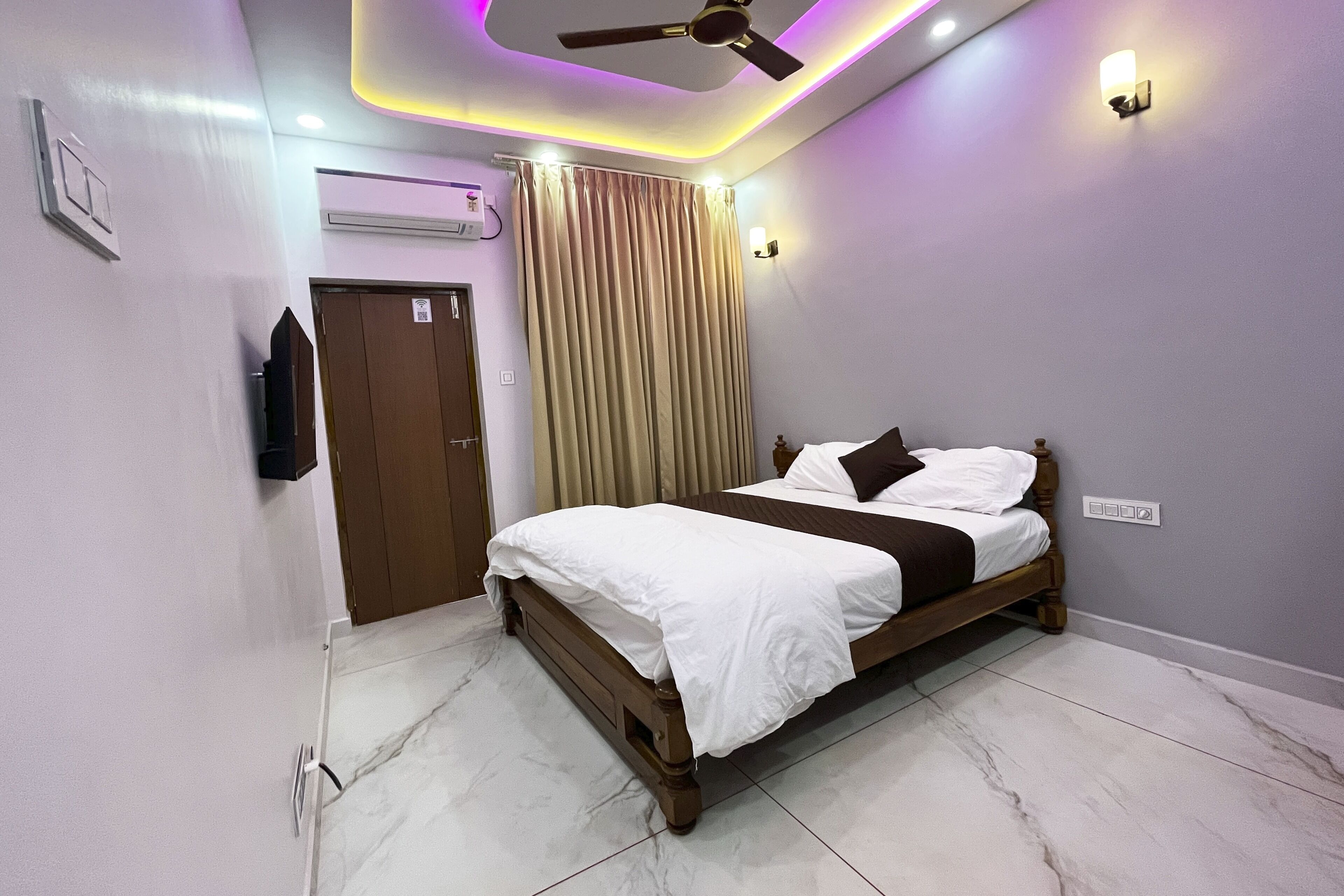 Deluxe Room, Balcony | Free WiFi