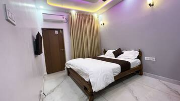 Deluxe Room, Balcony | Free WiFi