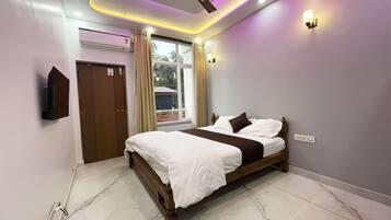 Deluxe Room, Balcony | Free WiFi