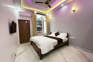 Quarto luxo, sacada | Wi-Fi de cortesia