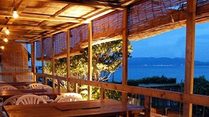 Khu ẩm thực ngoài trời
