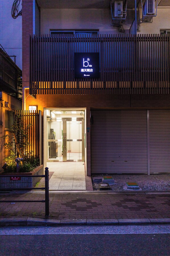 Exterior detail - b& Tsutenkaku (Osaka)