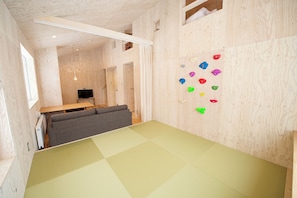 Interior - Green Saso (Kutchan)