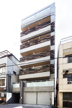 Exterior - Rota 105 (Osaka)