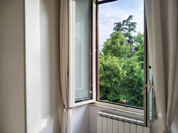 Interior - Bright apartment near downtown: Free parking & breakfast included! (Sulmona)