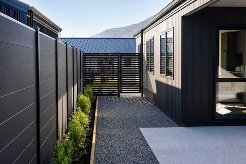 Sunny Remarkables Retreat | Ski, Sip & Stay