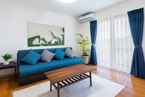 Living area - Hortonoki Hotel & Tropical Garden (Motobu)