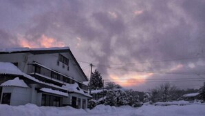 A snow-covered building with a balcony, surrounded by snow. - Shinshu Norikura Kogen Onsen Ryokuzansou (Matsumoto)
