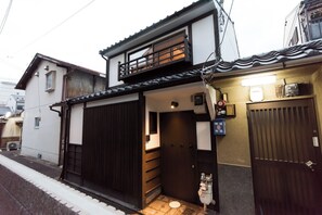 Exterior detail - Yadoya Nishinokyo (Kyoto)