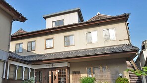 Exterior - Kikusui (Shiso)