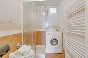 Standard-Apartment, 2 Schlafzimmer, Bergseite (Appartamento Aurora Amazing View with) | Badezimmer