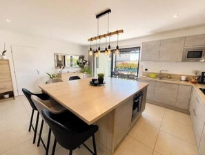 Private kitchen - Single-family home with a pool (Bollène)