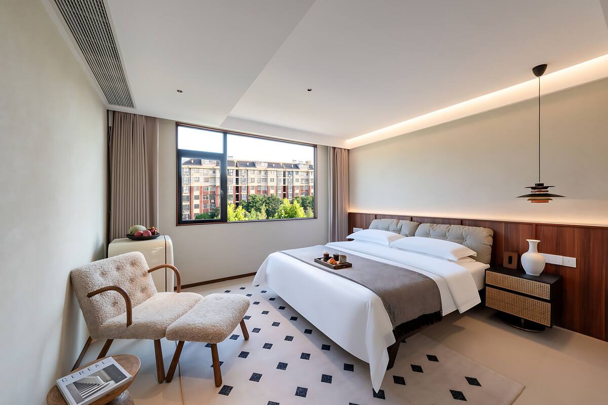 Luxury Double Room, Courtyard View | Minibar, desk, blackout drapes, WiFi (free)