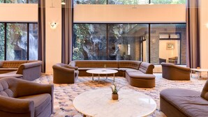 A spacious lobby with a sectional sofa, armchairs, and a round coffee table. - Hotel de Marronnier Gero Onsen (Gero)