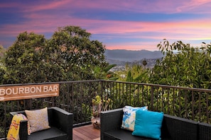Property grounds - Luxury Hillside Retreat with Panoramic Views (Glendale)