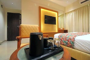 Deluxe Double Room, City View | Desk - Hotel Sai Residency (Karjat)