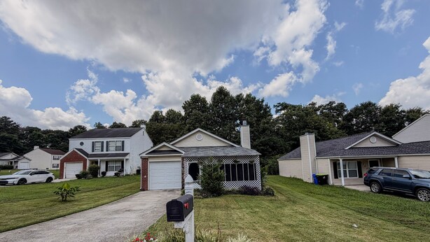 A residential neighborhood with houses, a mailbox, and a driveway. - 3BR Atlanta Airport Home | Pet Friendly + Parking (Union City)