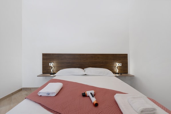 1 bedroom, WiFi, bed sheets