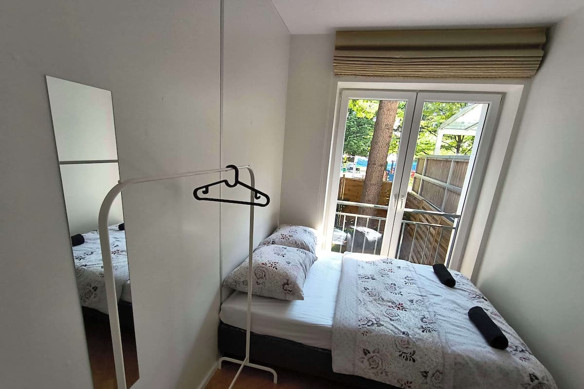 Habitación básica doble, 1 cama doble | Escritorio y espacio para trabajar con un portátil