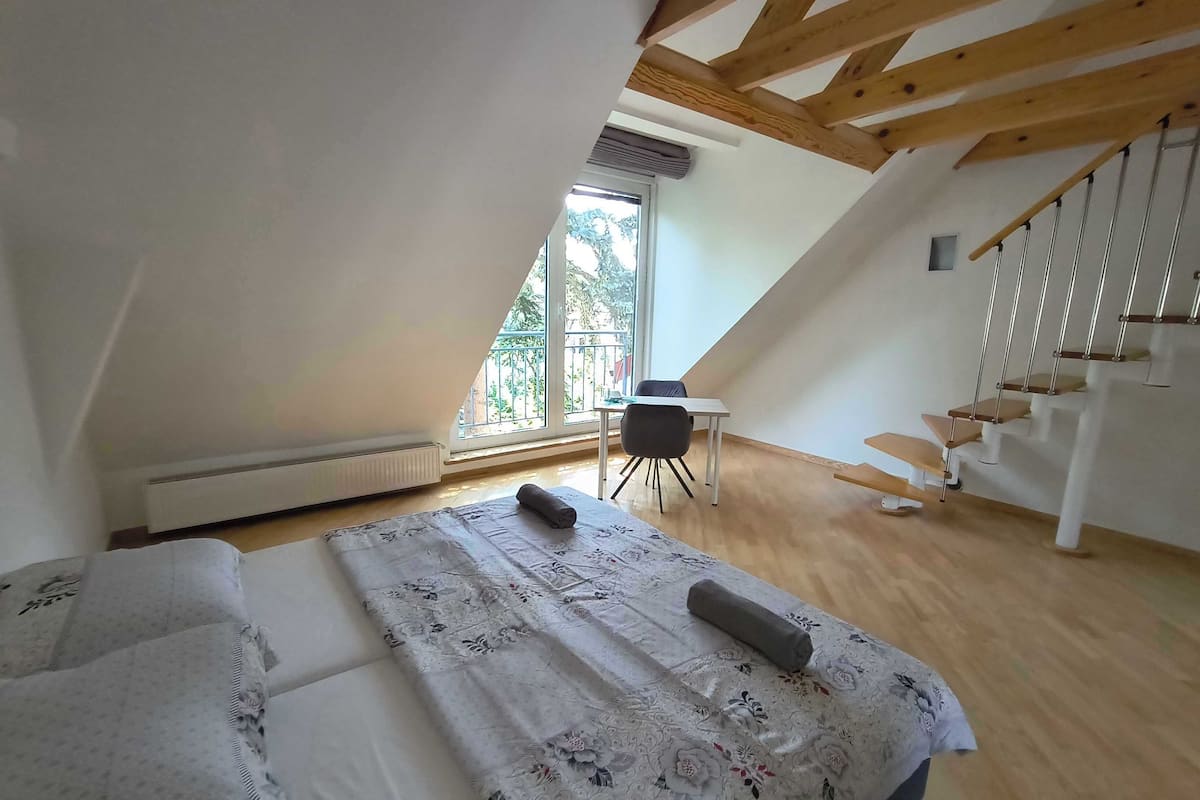 Habitación Confort doble, 1 cama doble | Escritorio y espacio para trabajar con un portátil