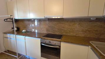 Basic Double Room, 1 Double Bed | Private kitchen