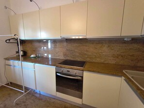 Basic Double Room, 1 Double Bed | Private kitchen - Fantastic Inn Warsaw - FMW (Warszawa)