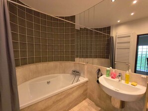 Bathroom - Fantastic Inn Warsaw - FMW (Warszawa)
