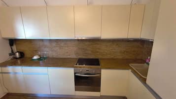 Basic Double Room, 1 Double Bed | Private kitchen