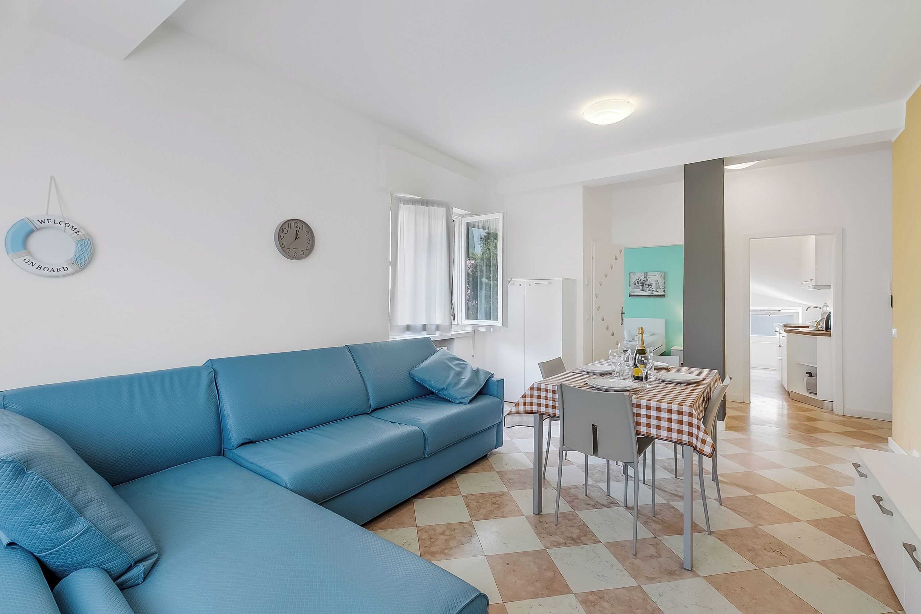 Standard Apartment, 1 Bedroom, Lakeside (Blu Gem Modern) | Living area
