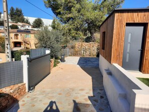 Property grounds - Cozy house with a pool (La Ciotat)
