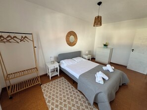 2 chambres, fer et planche à repasser, draps fournis