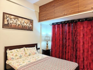 1 habitación, acceso a internet y ropa de cama 